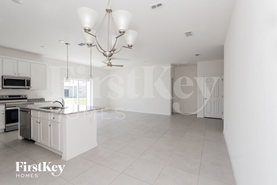 Building Photo - 519 Crown Rose Dr