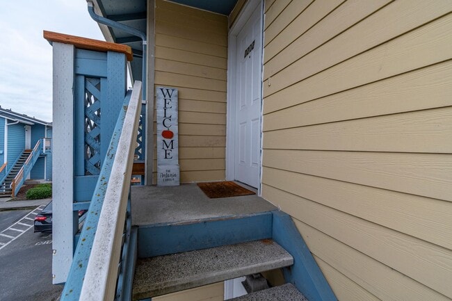 Building Photo - Second Story 2 bed 2 bath condo