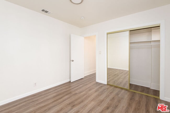 Building Photo - 2132 Cloverdale Ave