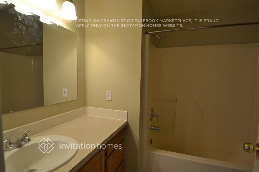 Building Photo - 7638 Emerald Dr SW