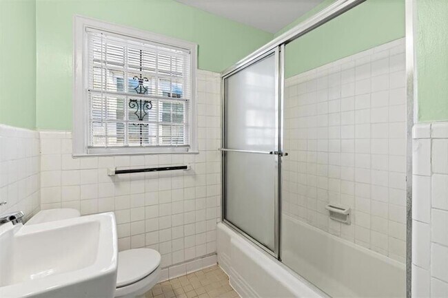 Building Photo - 449 10th St NW