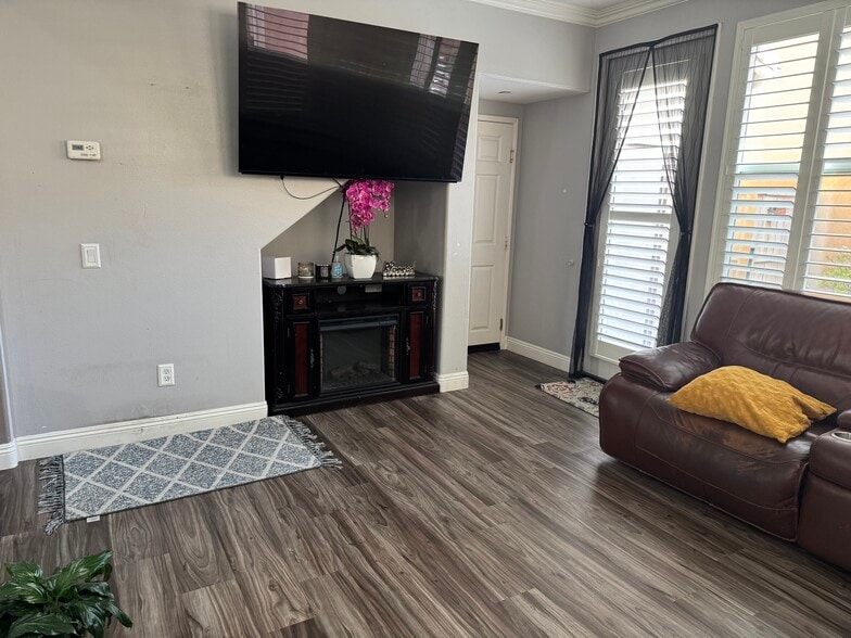 Building Photo - 1132 Ambrosia St