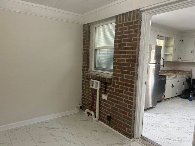 Building Photo - 3711 Kaiser Ave