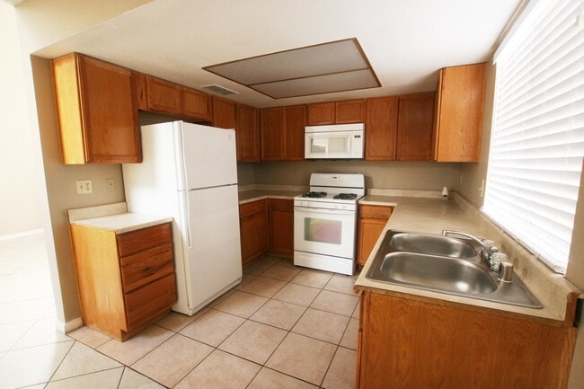 Building Photo - 2882 Sandy Fls Wy