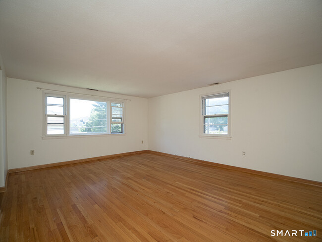 Building Photo - 38 Landin St