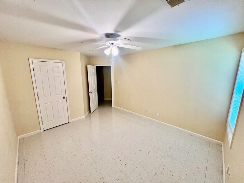 Building Photo - 9063 Pembroke Oak Grove Rd
