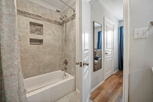 Building Photo - 16783 Mammoth Springs Dr