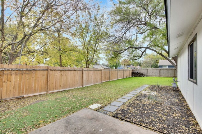 Building Photo - 7002 Skynook Dr