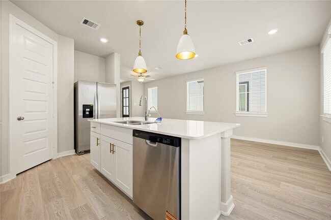 Building Photo - 10015 Rustic Charm St