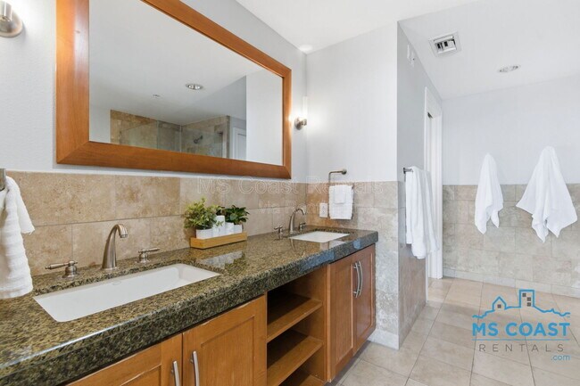 Building Photo - 2060 Beach Blvd