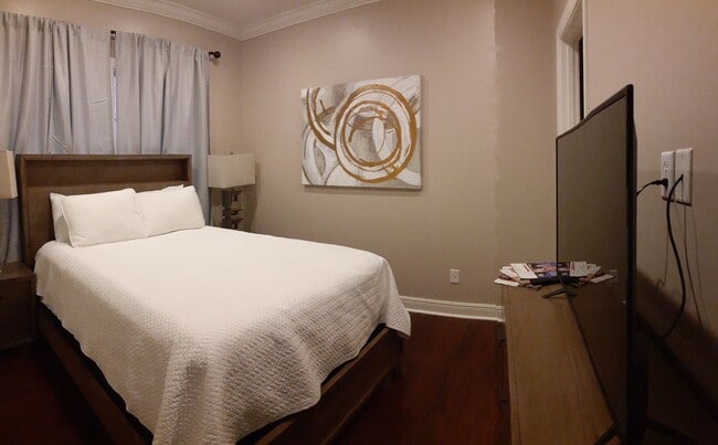 Building Photo - 3 BD/3.5 BR Fully Furnished