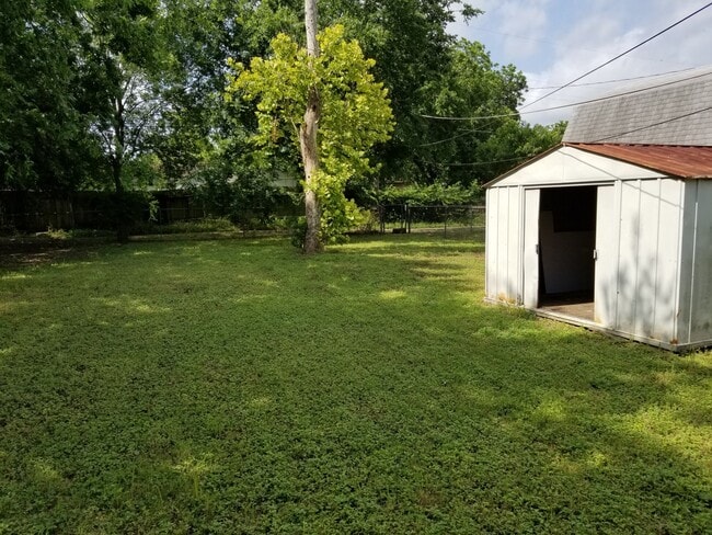 Building Photo - Highland Hills 2 bedrooms | 1 bath