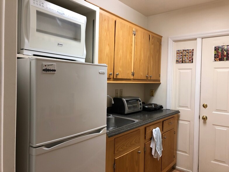 Kitchenette - 1408 3rd Ave