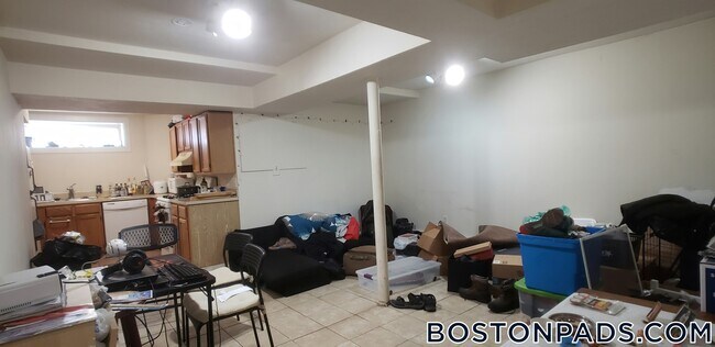 Building Photo - 192 Kelton St