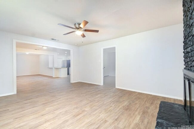 Building Photo - Modern 4-Bedroom House Near Leon Valley