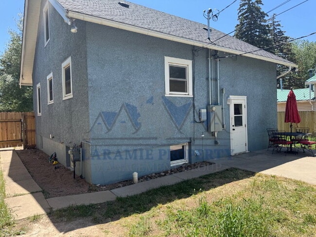 Building Photo - 1011 E Gibbon St