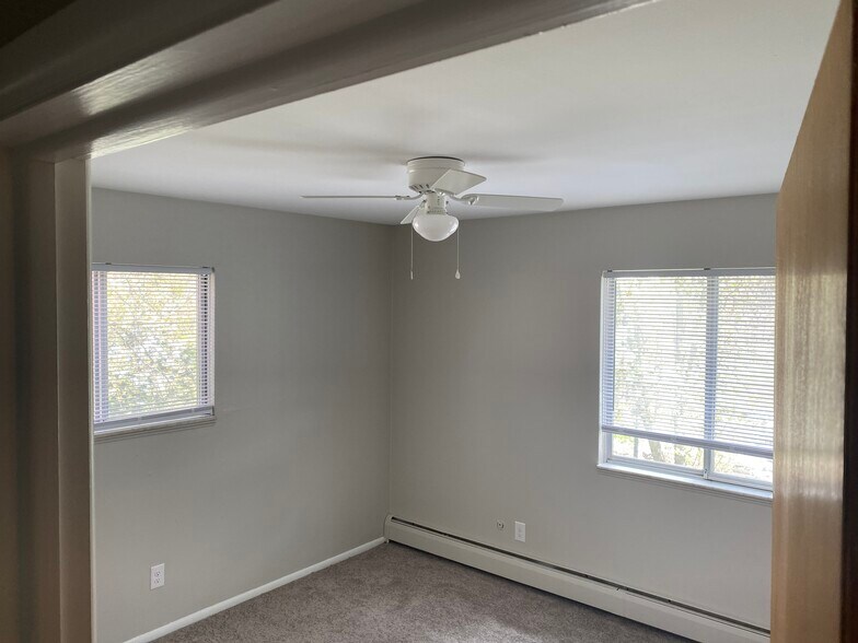 Building Photo - 229 Collingwood Dr