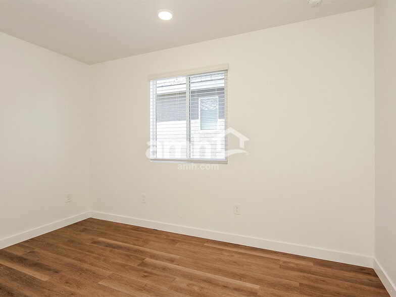 Building Photo - 20177 W Thomas Rd