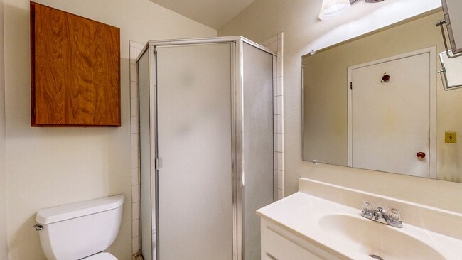 Building Photo - Bright and Beautiful 2 Bedroom 2 Full Bath...