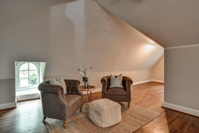 Building Photo - 866 Moreland Ave SE