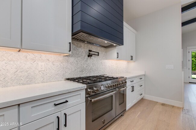 Building Photo - 3802 E Highland Ave