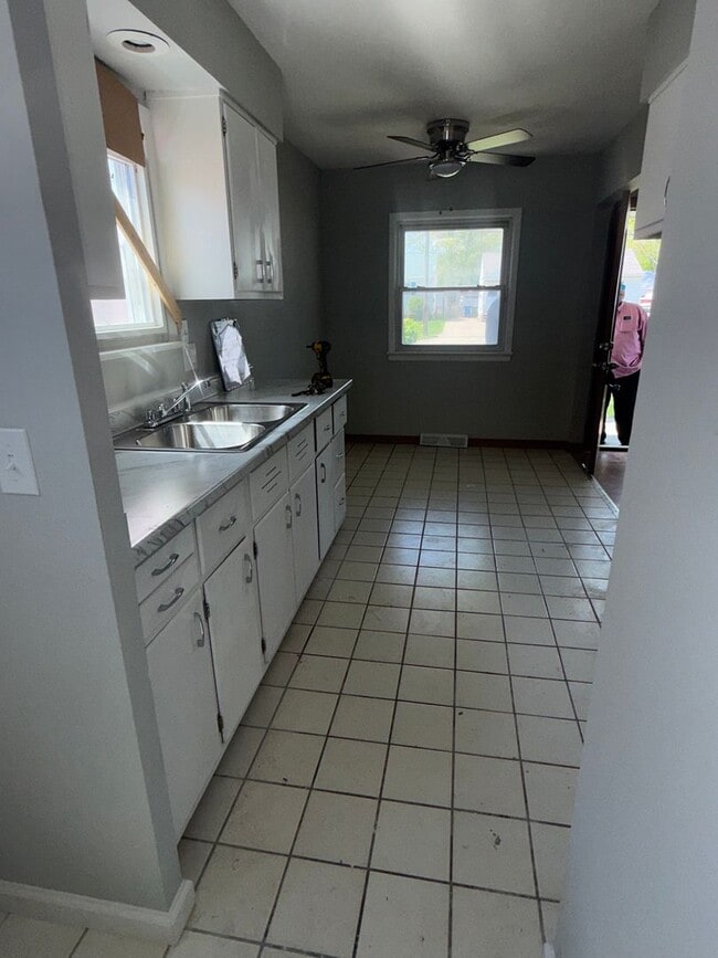 Building Photo - 3 BDRM HOUS FOR RENT