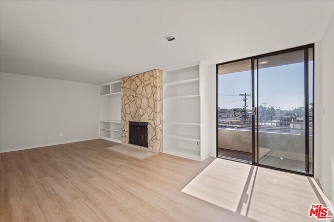 Building Photo - 15480 Antioch St
