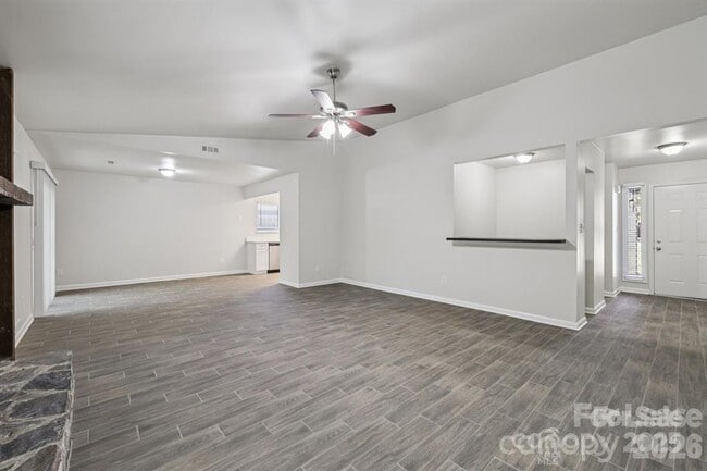 Building Photo - 7030 Huntsmaster Dr