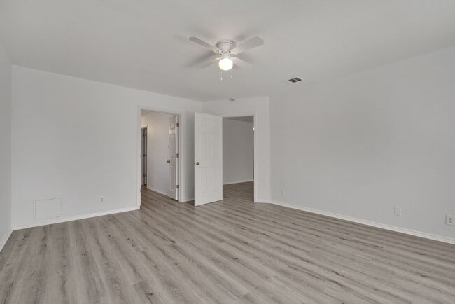 Building Photo - Charming 4-Bedroom Home in a Gated Community- Near Randolph AFB and JB Ft Sam Houston!