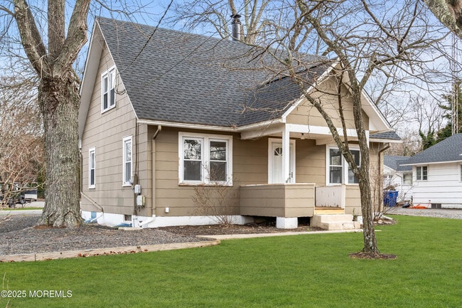 Building Photo - 2061 Lakewood Rd