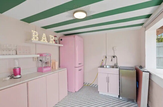 Building Photo - 26 Northeast St