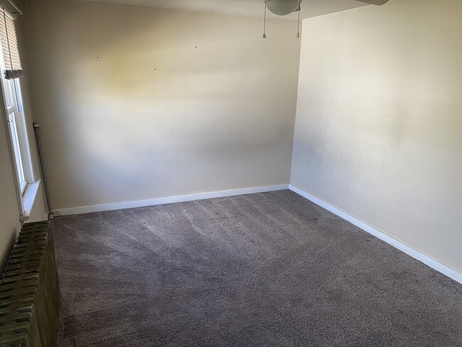 Bed room 1 - 21 W Collingswood Ave