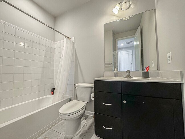 Building Photo - Stunning and Spacious 4 Bed 3.5 Bath End Unit Townhome In Highly Desired Goose Creek Club