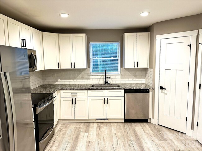 Building Photo - 110 Carpenter St