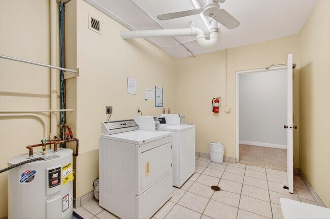 Building Photo - 290 W Palmetto Park Rd