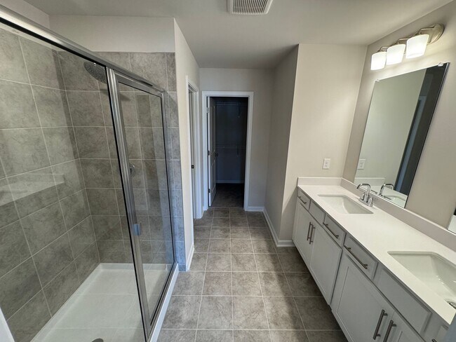 Building Photo - Beautiful 3 Bedroom 3.5 Bath Townhome in Lawrenceville.