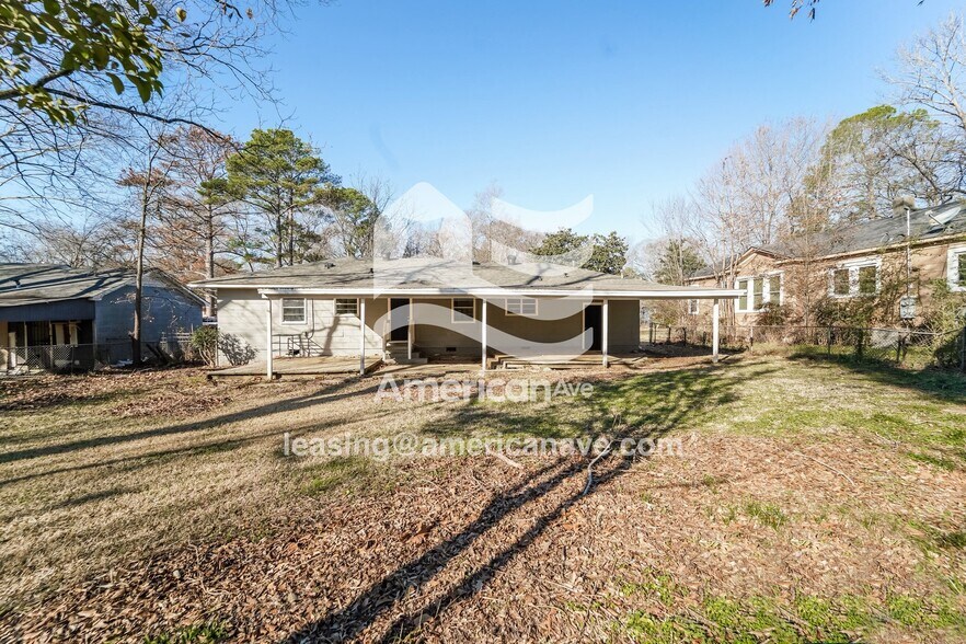 Building Photo - 1836 Shamrock Dr