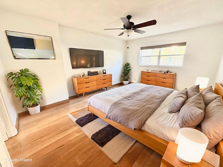 Building Photo - 901 NE 14th Ave