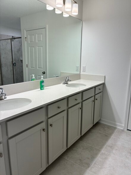 Building Photo - 3258 Autumn Rock Dr