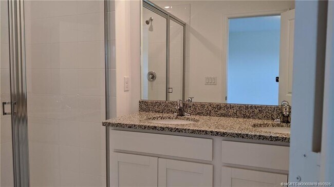 Building Photo - 373 SE Sea Hunt Way
