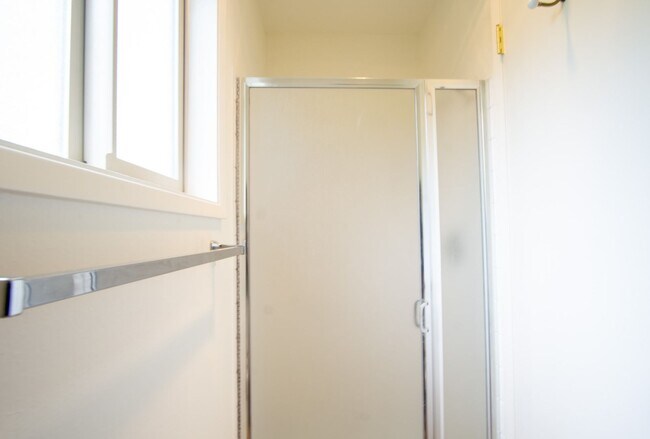 Building Photo - $750 OFF! Spacious Top Flr 2Bdr Flat, W/D Hk-Up, D/W, Tons of Storage, Balcony!