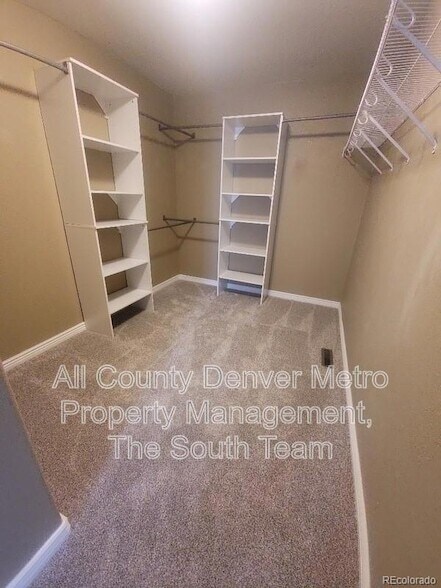 Building Photo - 4365 W Kenyon Ave