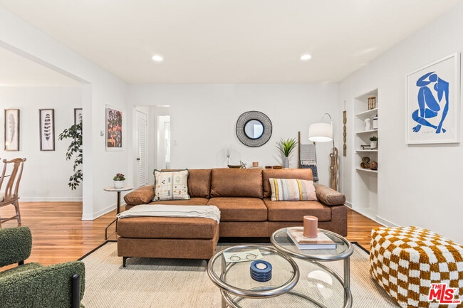 Building Photo - 329 S Reeves Dr