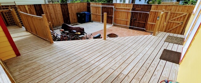 Building Photo - 1738 Allen St