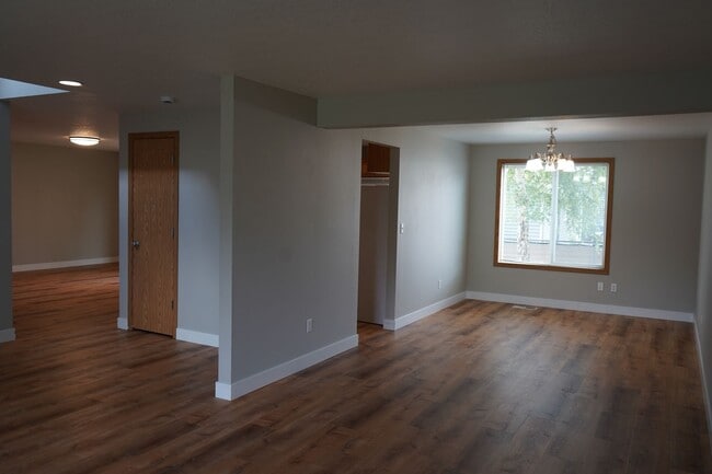 Building Photo - 6412 NE 78th Ave