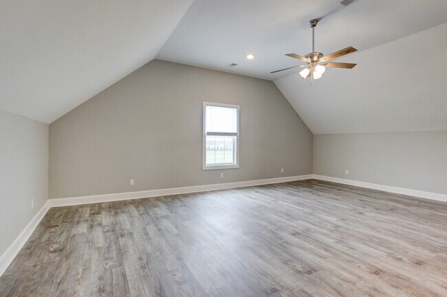 Building Photo - 127 Riverbend Dr