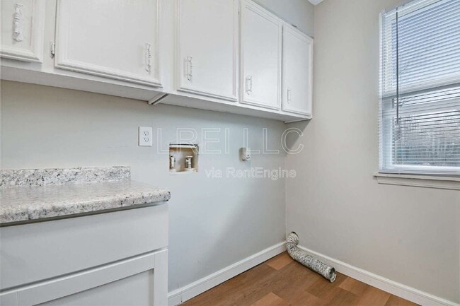 Building Photo - 929 Camden Ave