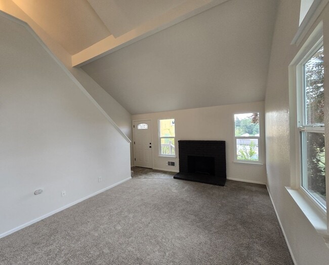 Building Photo - 2Bd/1.5Ba Kenmore Duplex