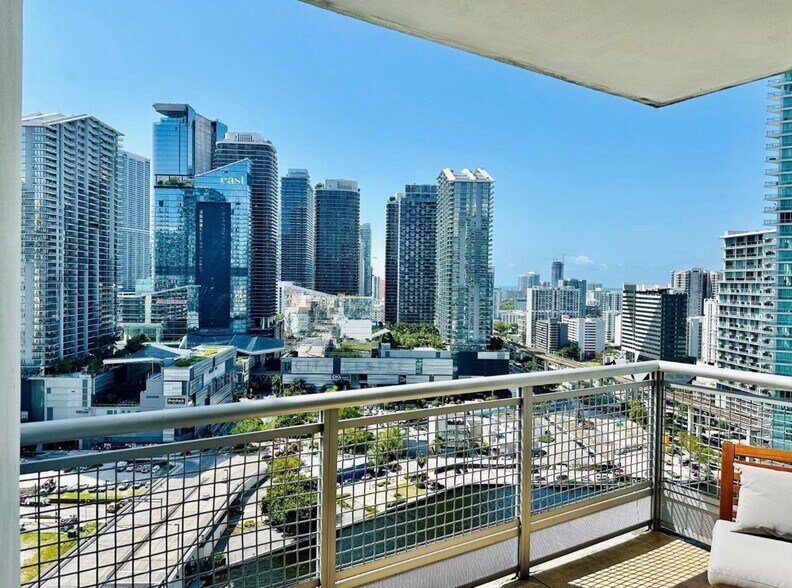 Building Photo - 350 S Miami Ave