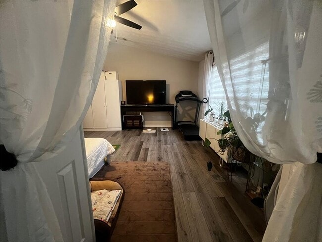 Building Photo - 130 Morning Glen Dr